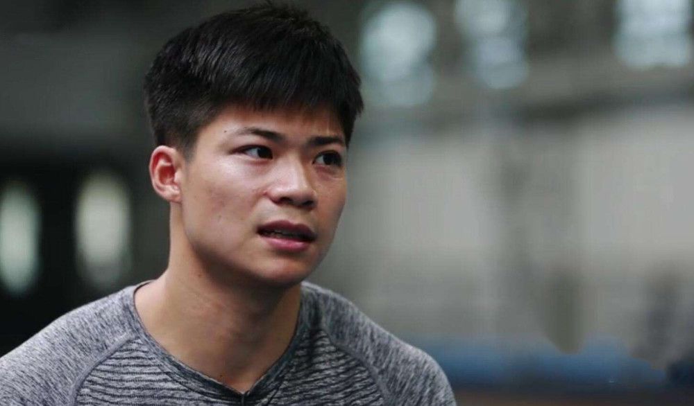 纪念演唱会即将开幕，触景生情的高凌风向记者透露，原来，他当年追求邓丽君，还是琼瑶鼓励的。