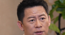 但张涵予无声的流泪画面却招来观众的猜疑，网友也纷纷大呼“泄 为国庆60年献礼 张涵予豪言看《风声》必落泪 2009-08-28 张涵予 由张涵予、周迅、苏有朋主演的谍战大片《风声》已经确定“十一”档上映。